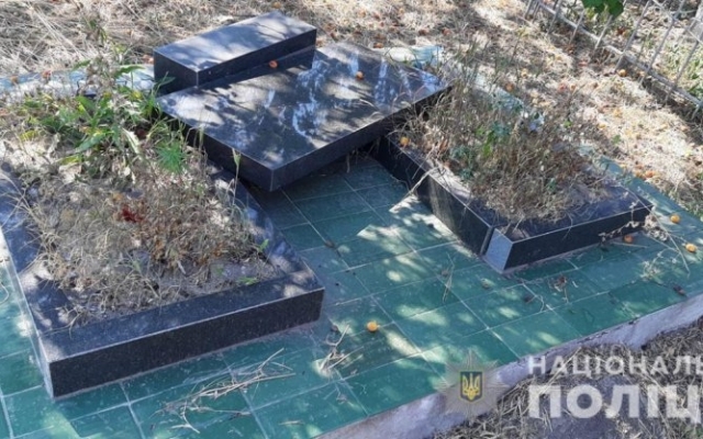 В Первомайском районе вандалы на кладбище надругались над могилами Фото № 0 В Первомайском районе вандалы на кладбище надругались над могилами Фото № 0