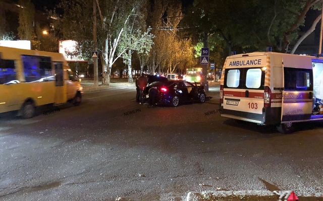 На Центральном проспекте столкнулись два автомобиля, пострадавшая от госпитализации отказалась Фото № 1 На Центральном проспекте столкнулись два автомобиля, пострадавшая от госпитализации отказалась Фото № 1
