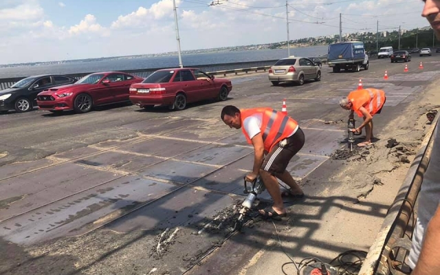 В Николаеве стартовал ремонт Ингульского моста - николаевцы дали ремонтникам напутствие Фото № 0 В Николаеве стартовал ремонт Ингульского моста - николаевцы дали ремонтникам напутствие Фото № 0
