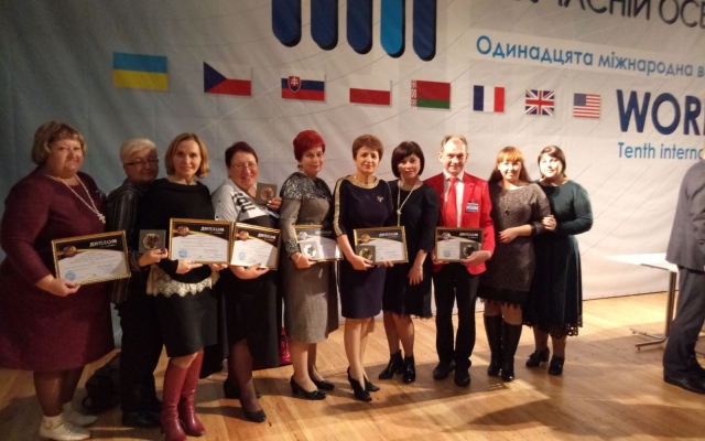 Николаевские педагоги получили награды по итогам Международной выставки «Інноватика в сучасній освіті» Фото № 6 Николаевские педагоги получили награды по итогам Международной выставки «Інноватика в сучасній освіті» Фото № 6
