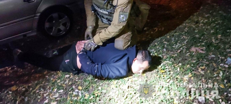 В Николаеве задержали таксистов, которые избивали и похищали людей, - ФОТО, ВИДЕО Фото № 3 В Николаеве задержали таксистов, которые избивали и похищали людей, - ФОТО, ВИДЕО Фото № 3