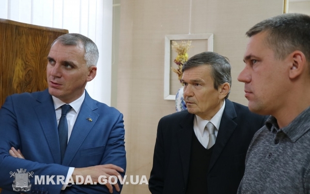 В музее им. В.Верещагина проходит выставка картин «Аэропорт», посвященная памяти мужественных героев Фото № 3 В музее им. В.Верещагина проходит выставка картин «Аэропорт», посвященная памяти мужественных героев Фото № 3