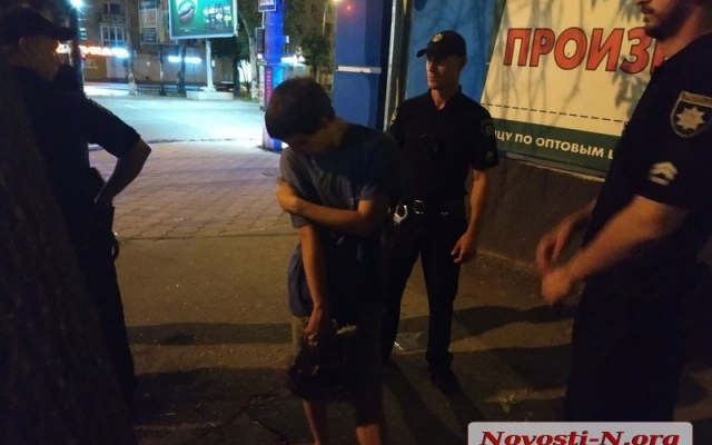 На Центральном проспекте задержали закладчика наркотиков Фото № 1 На Центральном проспекте задержали закладчика наркотиков Фото № 1