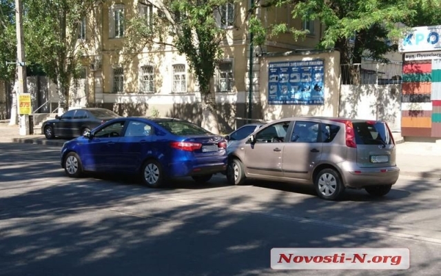 На Пушкинской аварии: не соблюдал дистанцию и врезался в автомобиль Фото № 3 На Пушкинской аварии: не соблюдал дистанцию и врезался в автомобиль Фото № 3