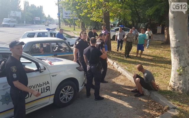 На Южной мужчина совершил разбойное нападение на прохожего, ударил его палкой по голове и украл личные вещи своей жертвы Фото № 6 На Южной мужчина совершил разбойное нападение на прохожего, ударил его палкой по голове и украл личные вещи своей жертвы Фото № 6