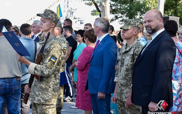В Николаеве 237 новобранцев приняли военную присягу Фото № 13 В Николаеве 237 новобранцев приняли военную присягу Фото № 13