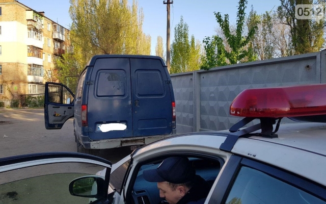 На Крылова трое мужчин напали на сотрудника патрульной полиции Фото № 2 На Крылова трое мужчин напали на сотрудника патрульной полиции Фото № 2