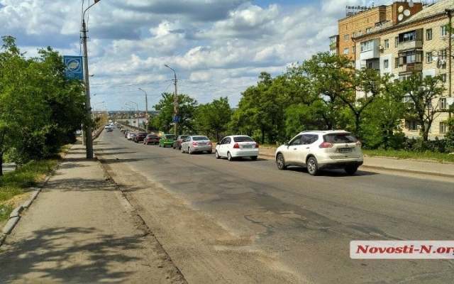 Возле Варваровском моста огромная автомобильная пробка Фото № 1 Возле Варваровском моста огромная автомобильная пробка Фото № 1
