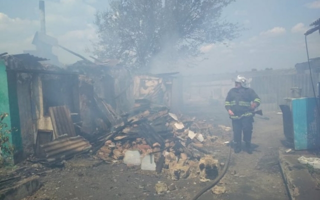 В Казанковском районе при тушении пожара серьезно пострадал подросток, его с ожогами доставили в больницу Фото № 0 В Казанковском районе при тушении пожара серьезно пострадал подросток, его с ожогами доставили в больницу Фото № 0