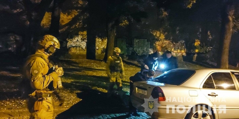 В Николаеве задержали таксистов, которые избивали и похищали людей, - ФОТО, ВИДЕО Фото № 1 В Николаеве задержали таксистов, которые избивали и похищали людей, - ФОТО, ВИДЕО Фото № 1