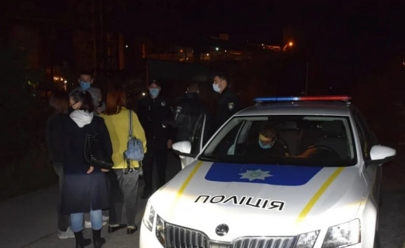 Вонь из трубы заставила жителей Намыва в Николаеве вызвать полицию Фото № 0 Вонь из трубы заставила жителей Намыва в Николаеве вызвать полицию Фото № 0