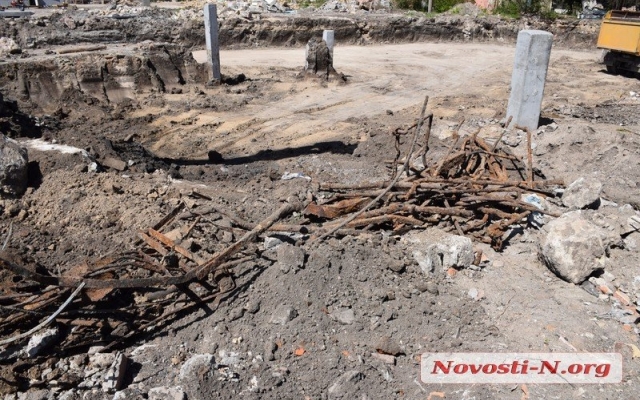 На Садовой на стройке нашли артиллерийский снаряд Фото № 4 На Садовой на стройке нашли артиллерийский снаряд Фото № 4