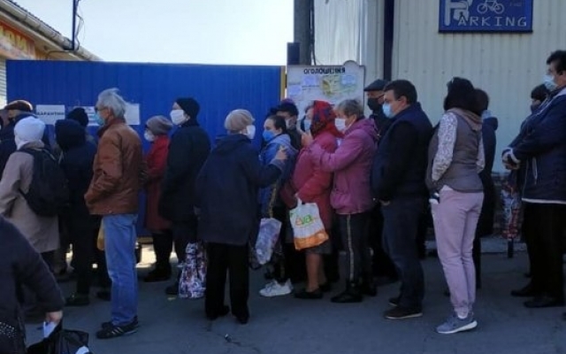 В Первомайске открыли рынок — выстроились огромные очереди Фото № 0 В Первомайске открыли рынок — выстроились огромные очереди Фото № 0