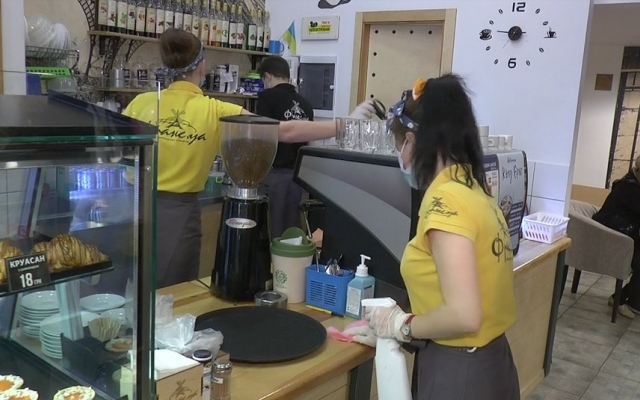 В кафе и ресторанах Николаева теперь обслуживают не только на летних площадках Фото № 0 В кафе и ресторанах Николаева теперь обслуживают не только на летних площадках Фото № 0