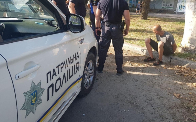 На Южной мужчина совершил разбойное нападение на прохожего, ударил его палкой по голове и украл личные вещи своей жертвы Фото № 5 На Южной мужчина совершил разбойное нападение на прохожего, ударил его палкой по голове и украл личные вещи своей жертвы Фото № 5