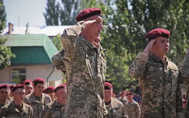 Жители Николаева почтили память павших десантников Фото № 41 Жители Николаева почтили память павших десантников Фото № 41