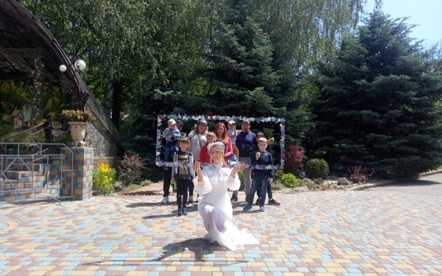 Стать живой картиной, съесть бесплатно мороженное и поиграть с мэром города – сегодня можно было в Николаевском зоопарке Фото № 6 Стать живой картиной, съесть бесплатно мороженное и поиграть с мэром города – сегодня можно было в Николаевском зоопарке Фото № 6