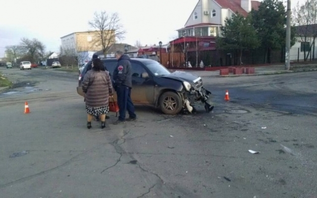 В результате столкновения двух автомобилей есть пострадавшие Фото № 1 В результате столкновения двух автомобилей есть пострадавшие Фото № 1