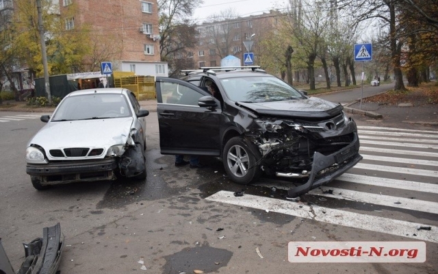 На Южной столкнулись два автомобиля Фото № 5 На Южной столкнулись два автомобиля Фото № 5