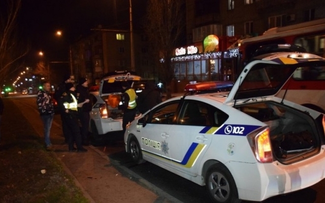 В Николаеве автомобиль сбил военнослужащего Фото № 1 В Николаеве автомобиль сбил военнослужащего Фото № 1