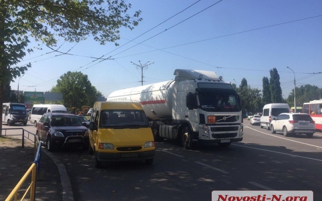 Из-за столкновения двух автомобилей в районе автовокзала образовалась пробка Фото № 0 Из-за столкновения двух автомобилей в районе автовокзала образовалась пробка Фото № 0