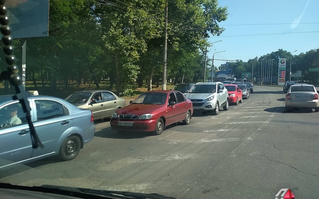 Президент Украины осмотрел трассу Н-14 и приехал на Николаевский судостроительный завод, чтобы обсудить судьбу крейсера «Украина» Фото № 9 Президент Украины осмотрел трассу Н-14 и приехал на Николаевский судостроительный завод, чтобы обсудить судьбу крейсера «Украина» Фото № 9