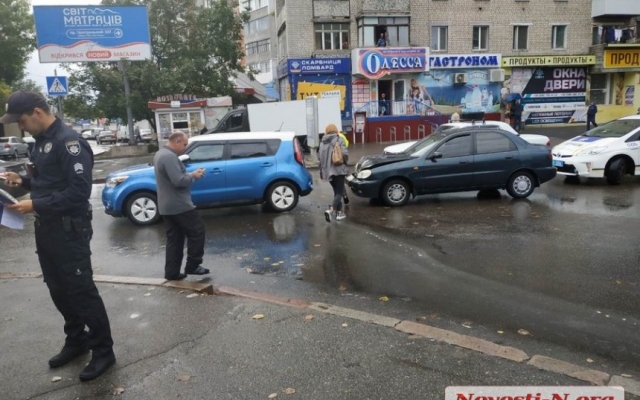 В Николаеве на Киевской автомобиль сбил 9-летнего ребенка Фото № 4 В Николаеве на Киевской автомобиль сбил 9-летнего ребенка Фото № 4