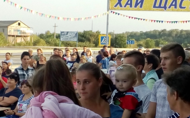 На открытии Кривоозерской ярмарки плов готовил повар-узбек в вышиванке Фото № 5 На открытии Кривоозерской ярмарки плов готовил повар-узбек в вышиванке Фото № 5