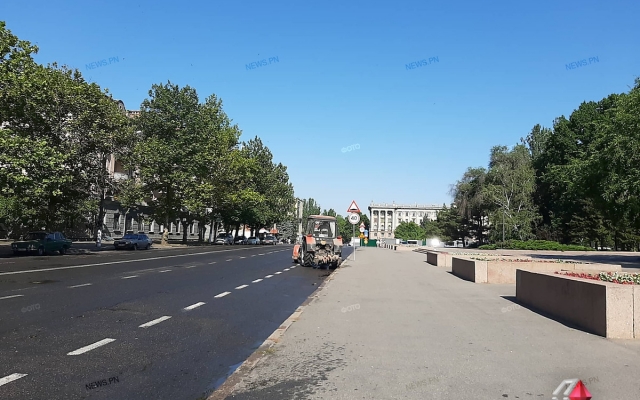 Президент Украины осмотрел трассу Н-14 и приехал на Николаевский судостроительный завод, чтобы обсудить судьбу крейсера «Украина» Фото № 13 Президент Украины осмотрел трассу Н-14 и приехал на Николаевский судостроительный завод, чтобы обсудить судьбу крейсера «Украина» Фото № 13