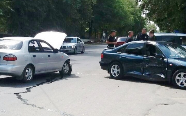 В центре Первомайска столкнулись две иномарки Фото № 0 В центре Первомайска столкнулись две иномарки Фото № 0