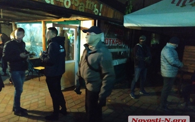 На Строителей правоохранители задержали группу вымогателей Фото № 1 На Строителей правоохранители задержали группу вымогателей Фото № 1