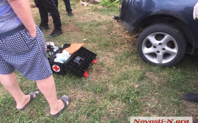 На выезде из Николаева автомобиль слетел с дороги, в машине находились трое с признаками серьезного наркотического опьянения Фото № 2 На выезде из Николаева автомобиль слетел с дороги, в машине находились трое с признаками серьезного наркотического опьянения Фото № 2
