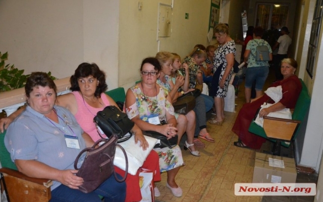 Парламентские выборы: несмотря на низкую явку избирателей, в Николаеве обработано меньше четверти протоколов Фото № 0 Парламентские выборы: несмотря на низкую явку избирателей, в Николаеве обработано меньше четверти протоколов Фото № 0
