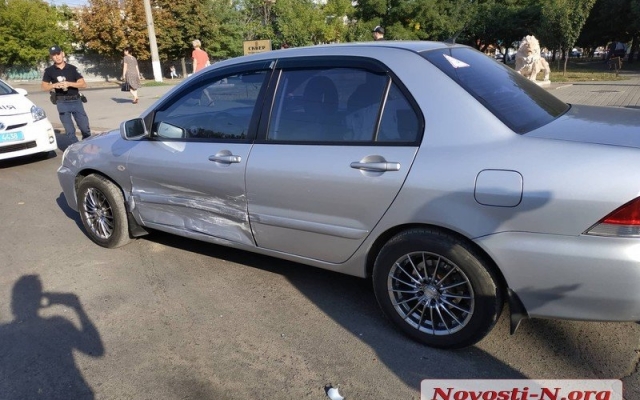 Учебный автомобиль стал причиной столкновения двух машин Фото № 1 Учебный автомобиль стал причиной столкновения двух машин Фото № 1