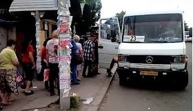 Маршрутчики самовольно подняли стоимость проезда в Малую и Большую Коренихи? Фото № 1 Маршрутчики самовольно подняли стоимость проезда в Малую и Большую Коренихи? Фото № 1