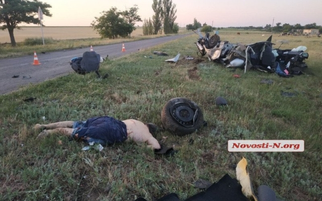 На трассе в районе Рыбаковки произошла жуткая авария: автомобиль разорвало пополам, водитель и пассажир – погибли Фото № 8 На трассе в районе Рыбаковки произошла жуткая авария: автомобиль разорвало пополам, водитель и пассажир – погибли Фото № 8