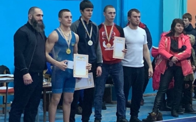 В Степовое юношеский турнир по вольной борьбе поддержали знаменитые николаевские тренеры и спортсмены Фото № 3 В Степовое юношеский турнир по вольной борьбе поддержали знаменитые николаевские тренеры и спортсмены Фото № 3