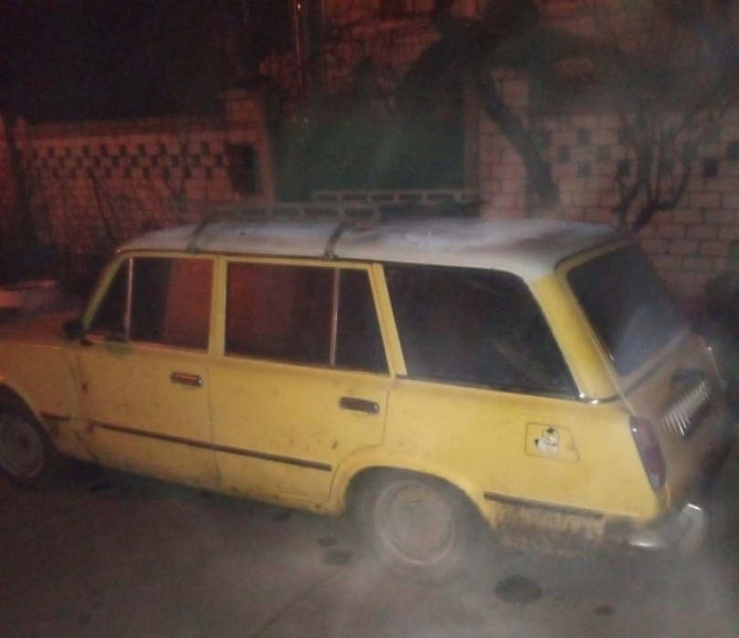 В Николаеве неизвестный сливал топливо с тепловозов, он кинул свой автомобиль и скрылся Фото № 2 В Николаеве неизвестный сливал топливо с тепловозов, он кинул свой автомобиль и скрылся Фото № 2