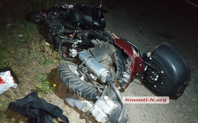 Водитель автомобиля сбил мопедиста и сбежал с места аварии, пострадавшего доставили в больницу Фото № 2 Водитель автомобиля сбил мопедиста и сбежал с места аварии, пострадавшего доставили в больницу Фото № 2