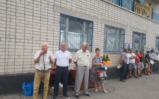 В Березнеговатом футбольным праздником отметили юбилей известного тренера Якова Поповича Фото № 5 В Березнеговатом футбольным праздником отметили юбилей известного тренера Якова Поповича Фото № 5