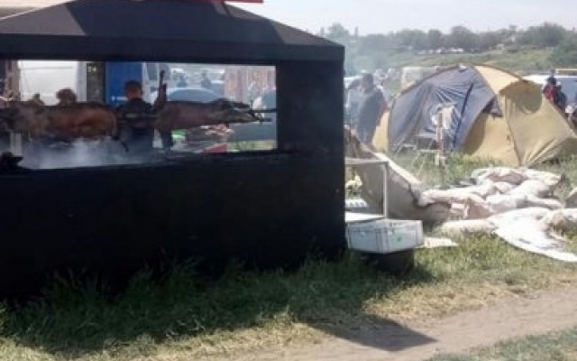 В селе Трихаты на фестивале воздушных змеев произошел пожар Фото № 3 В селе Трихаты на фестивале воздушных змеев произошел пожар Фото № 3
