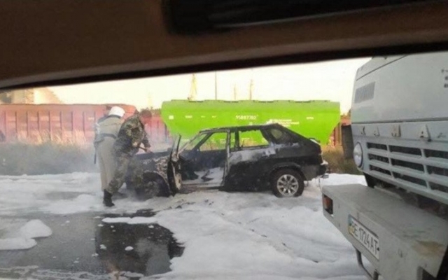 В Корабельном районе на ходу загорелся и сгорел автомобиль Фото № 0 В Корабельном районе на ходу загорелся и сгорел автомобиль Фото № 0