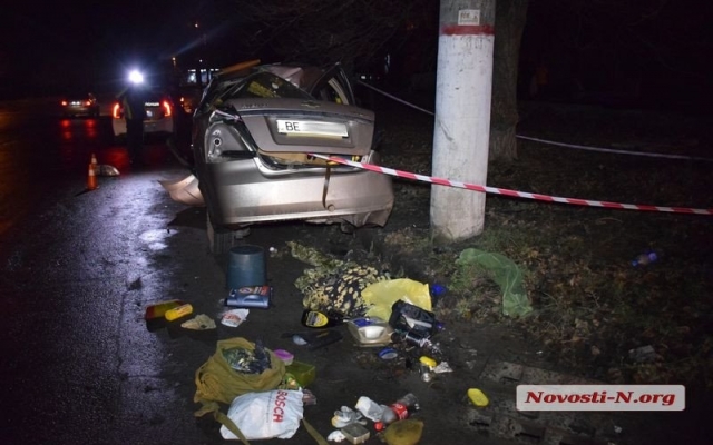 На большой скорости автомобиль врезался в столб, пьяный водитель с места аварии скрылся Фото № 7 На большой скорости автомобиль врезался в столб, пьяный водитель с места аварии скрылся Фото № 7