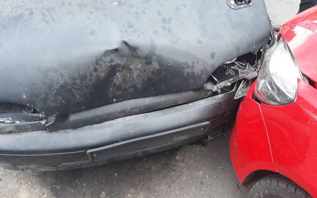 В Николаеве на Херсонском шоссе не смогли поделить перекресток два автомобиля Фото № 4 В Николаеве на Херсонском шоссе не смогли поделить перекресток два автомобиля Фото № 4
