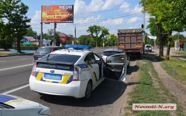 На Октябрьском проспекте грузовой автомобиль столкнулся с двумя иномарками Фото № 2 На Октябрьском проспекте грузовой автомобиль столкнулся с двумя иномарками Фото № 2