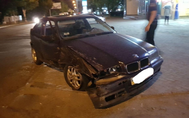На Пограничной пьяный водитель спровоцировал аварию двух иномарок Фото № 5 На Пограничной пьяный водитель спровоцировал аварию двух иномарок Фото № 5