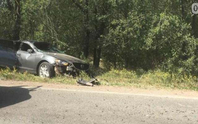 На николаевской трассе автомобиль влетел в грузовик, есть пострадавшие Фото № 2 На николаевской трассе автомобиль влетел в грузовик, есть пострадавшие Фото № 2