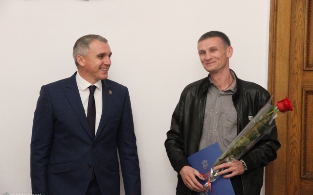 Мэр Николаева Александр Сенкевич вручил награды по случаю Дня автомобилиста и дорожника Фото № 16 Мэр Николаева Александр Сенкевич вручил награды по случаю Дня автомобилиста и дорожника Фото № 16