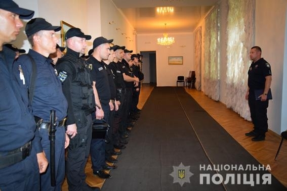 Очередной отряд николаевских полицейских отправился на стажировку в Луганскую область Фото № 0 Очередной отряд николаевских полицейских отправился на стажировку в Луганскую область Фото № 0