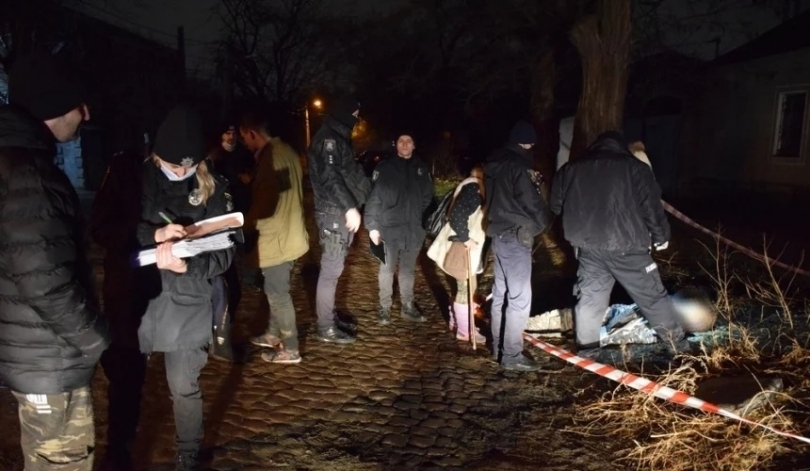 В центре Николаева прохожие обнаружили труп мужчины: полиция задержала подозреваемого Фото № 3 В центре Николаева прохожие обнаружили труп мужчины: полиция задержала подозреваемого Фото № 3